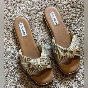 Steve Madden sandal gold knot brand new without tags never worn